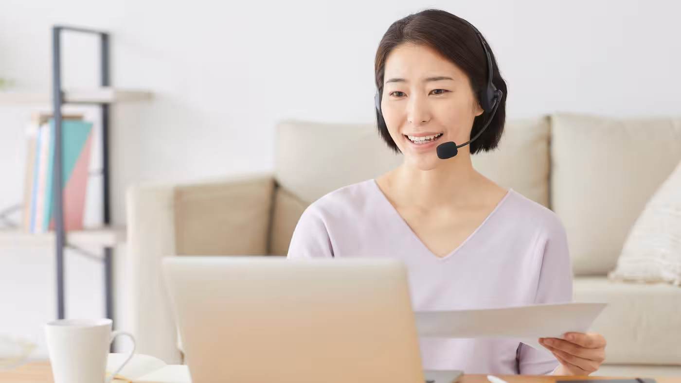 Live human virtual receptionist