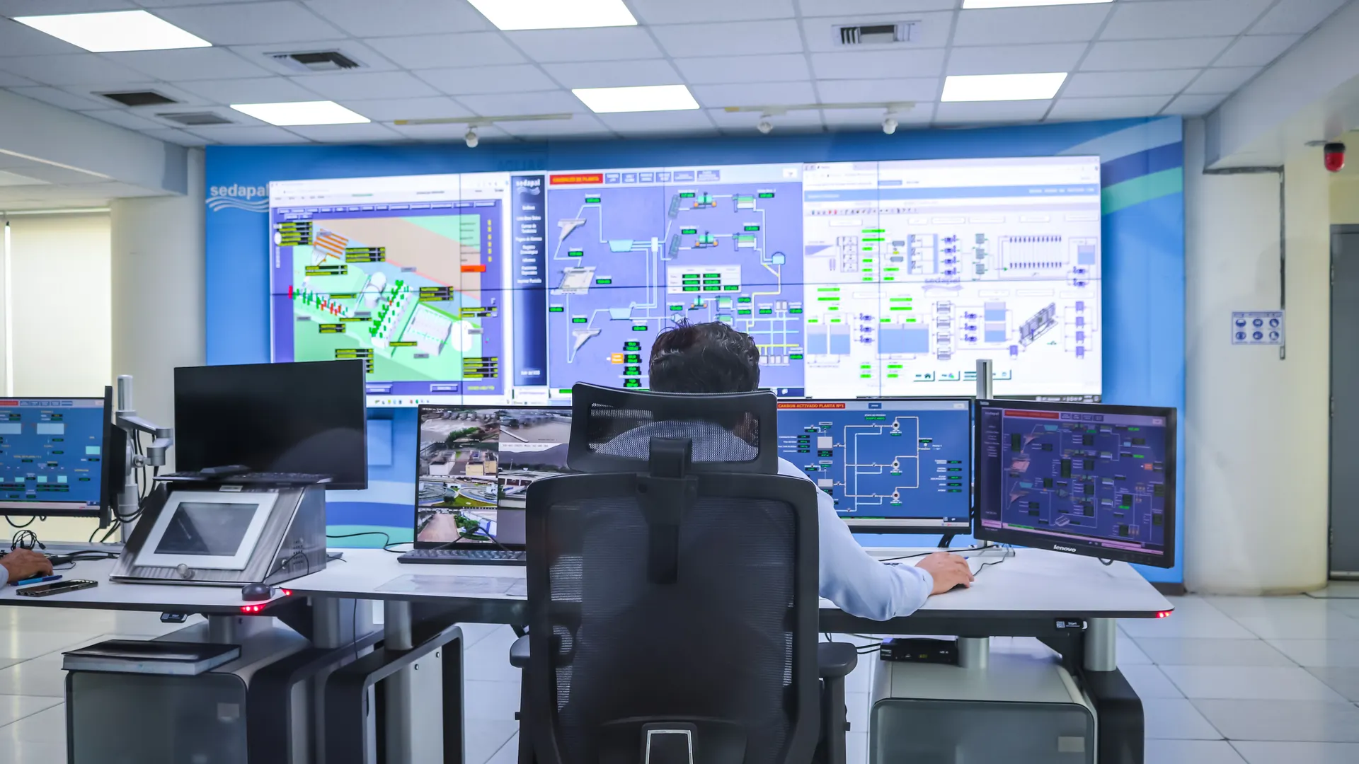 Operator in a modern control room managing technological systems in El Agustino, Lima