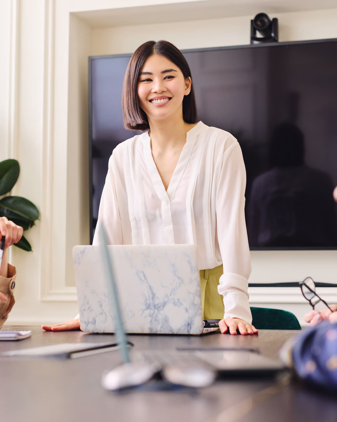 A CX lead presenting the ranked fix-list from the latest round of survey responses to her team